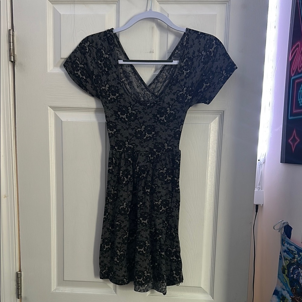 Hot Topic Black Skull & Floral Dress – Back Cutout Detail, Fit & Flare